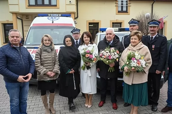 OSP w Mariańskim Porzeczu i Fundacja Eska Kowalscy z ambulansami od siedleckiego pogotowia - Zdjęcie główne