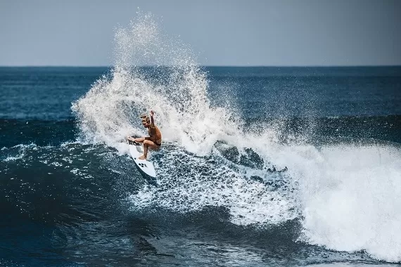 Surfing nad Bałtykiem - jak zacząć? - Zdjęcie główne