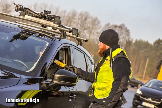 MSWiA zaleca używanie alkomatów z wymiennymi ustnikami - Zdjęcie główne
