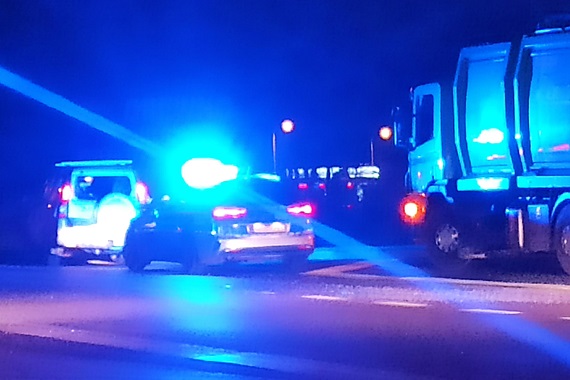 Kolizja samochodu osobowego i śmieciarki przy Shell - Zdjęcie główne