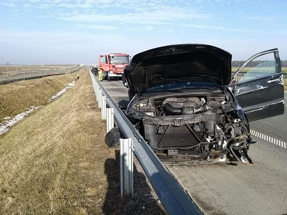 Zderzenie dwóch aut na S17 w miejscowości Korytnica - Zdjęcie główne