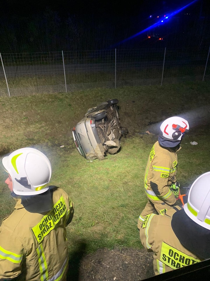auto w rowie na s17 w gocławiu