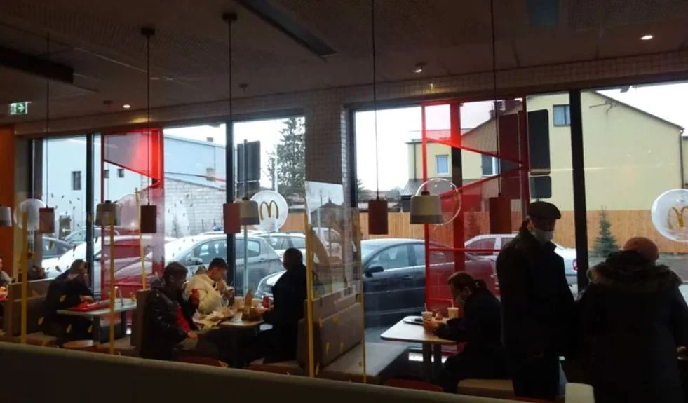 Wyciek gazu w okolicy McDonalds’a w Łukowie . Klienci zostali ewakuowani z restauracji  - Zdjęcie główne