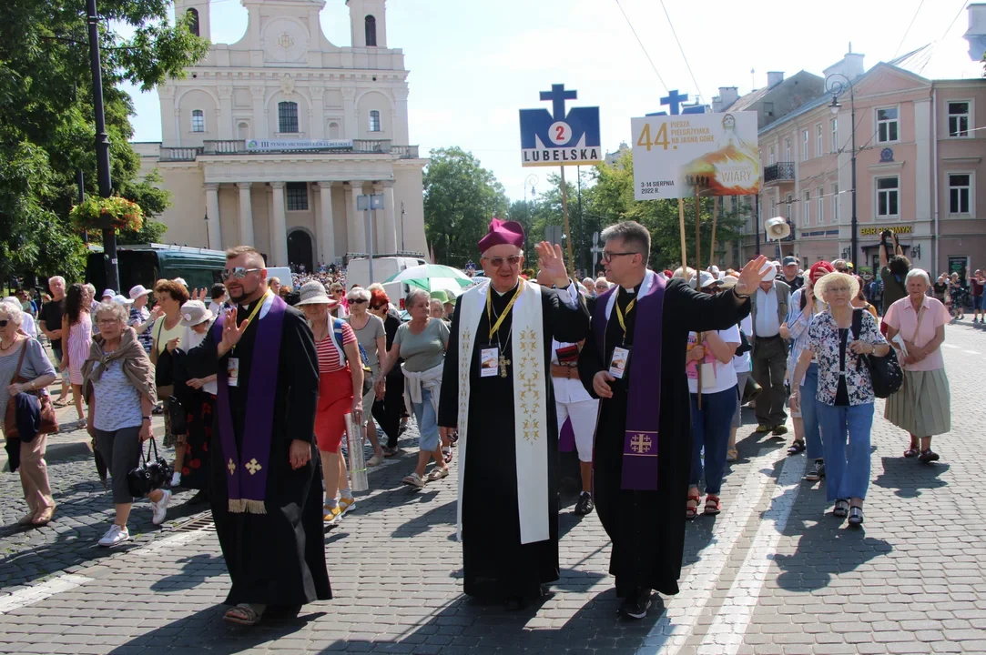 Pielgrzymi wyruszą na Jasną Górę. Mogą być utrudnienia drogowe - Zdjęcie główne