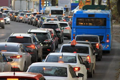 Lublin korki: Utrudnienia drogowe w mieście. Niedługo ruszą prace drogowe na Dziesiątej - Zdjęcie główne