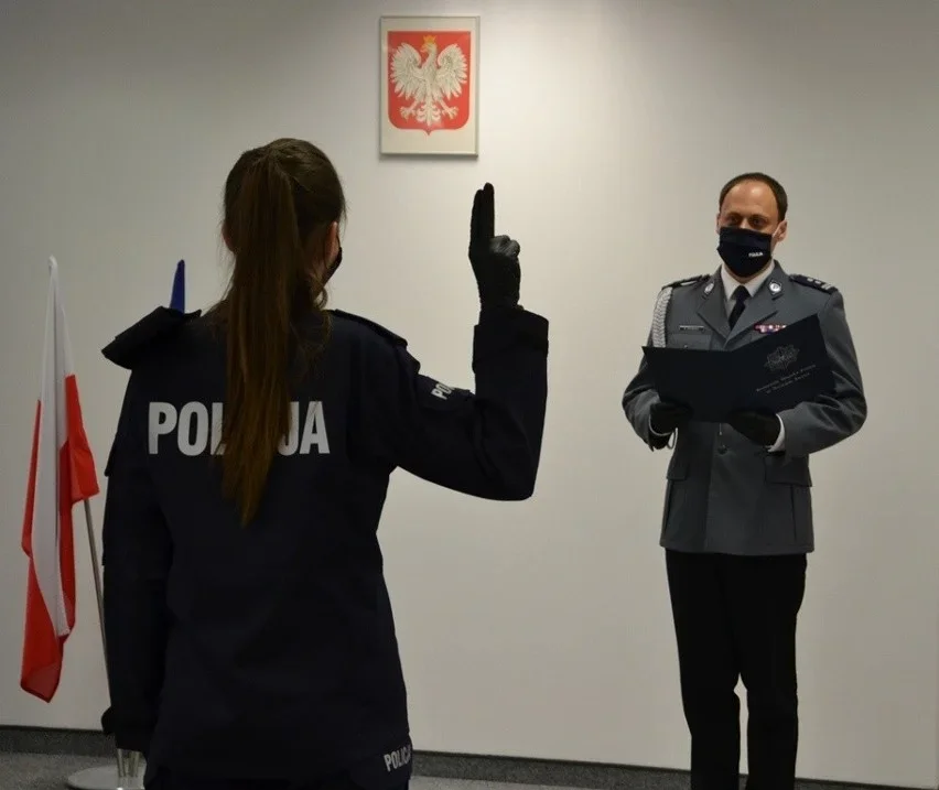 Pijana policjantka z Podkarpacia, która legitymowała swoich znajomych na imprezie, ma zaledwie 20 lat. Nie uwierzysz, ile "wydmuchała" - Zdjęcie główne