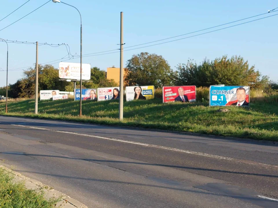 Lublin: Płotki wyborcze szpecą miasto? Radny apelował o uporządkowanie, Ratusz już odpowiedział - Zdjęcie główne