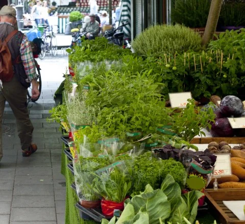 Targowiska w regionie teraz i rok temu. Zobacz jak zmieniły się ceny produktów - Zdjęcie główne