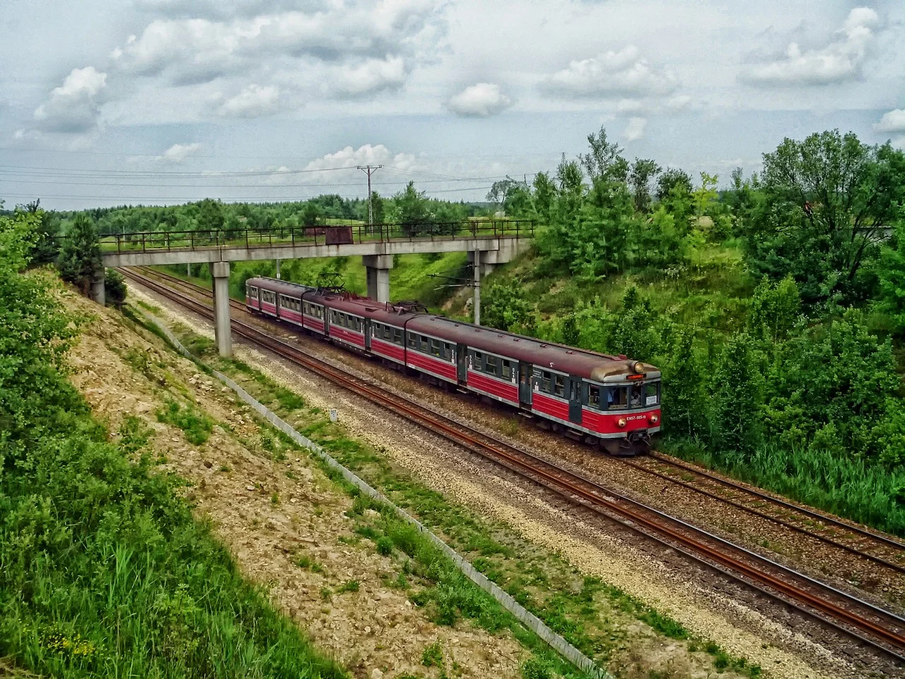PKP modernizuje trasę z Lublina do Łukowa. Powstają nowe perony i odnawiany jest most - Zdjęcie główne
