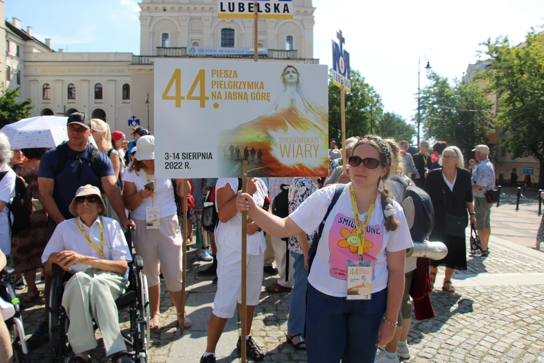 Lublin: Pielgrzymi ruszyli w drogę. Zaczęła się 44. Lubelska Piesza Pielgrzymka na Jasną Górę [GALERIA, WIDEO] - Zdjęcie główne