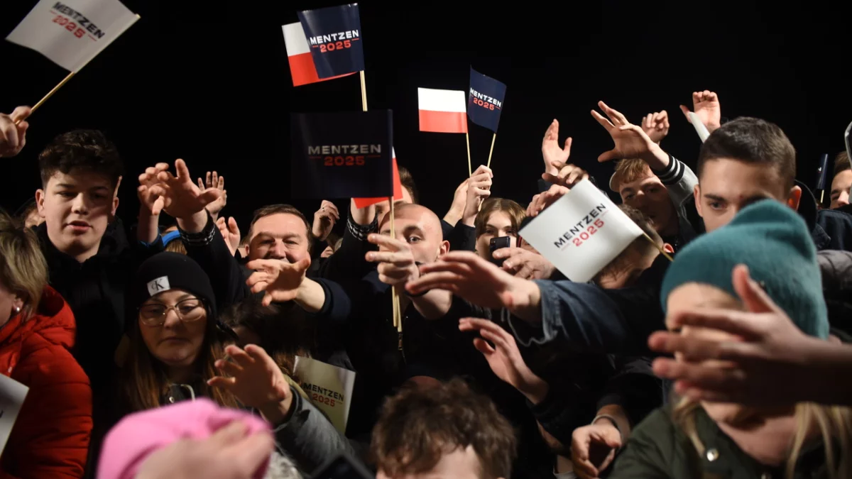 Sławomir Mentzen w Lublinie. Rozdawał gadżety i robił selfie z mieszkańcami [WIDEO] - Zdjęcie główne