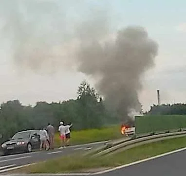 Duże straty po pożarze samochodu na DK 19 Lublin-Lubartów - Zdjęcie główne