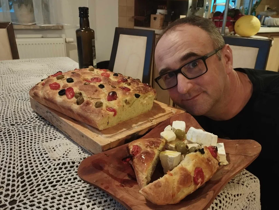 Focaccia - w pół drogi między chlebem a pizzą - Zdjęcie główne