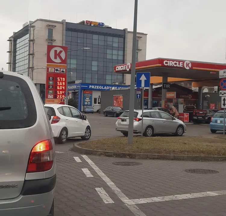 Lublin: Jak wygląda sytuacja na stacjach paliw? [ZDJĘCIA] - Zdjęcie główne