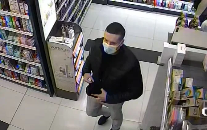 Lublin: Kradł perfumy w drogerii. Szuka go policja - Zdjęcie główne