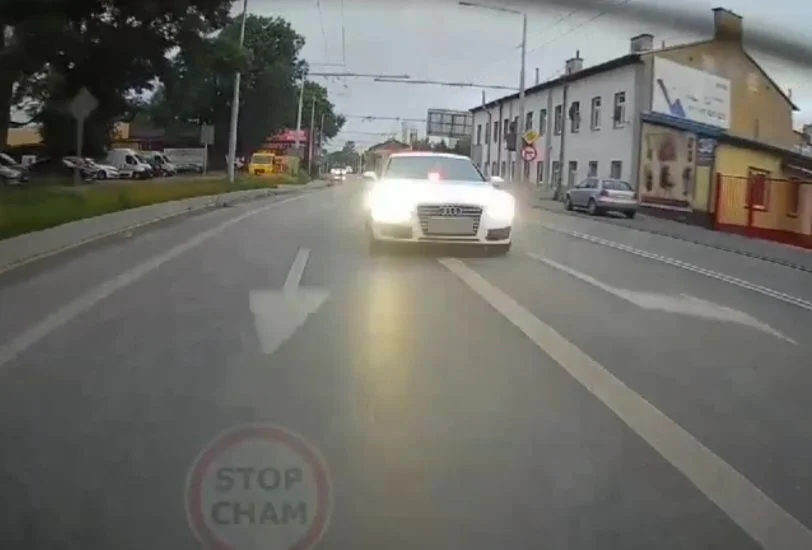 Lublin: Jechał Audi udając policyjny radiowóz (WIDEO) - Zdjęcie główne