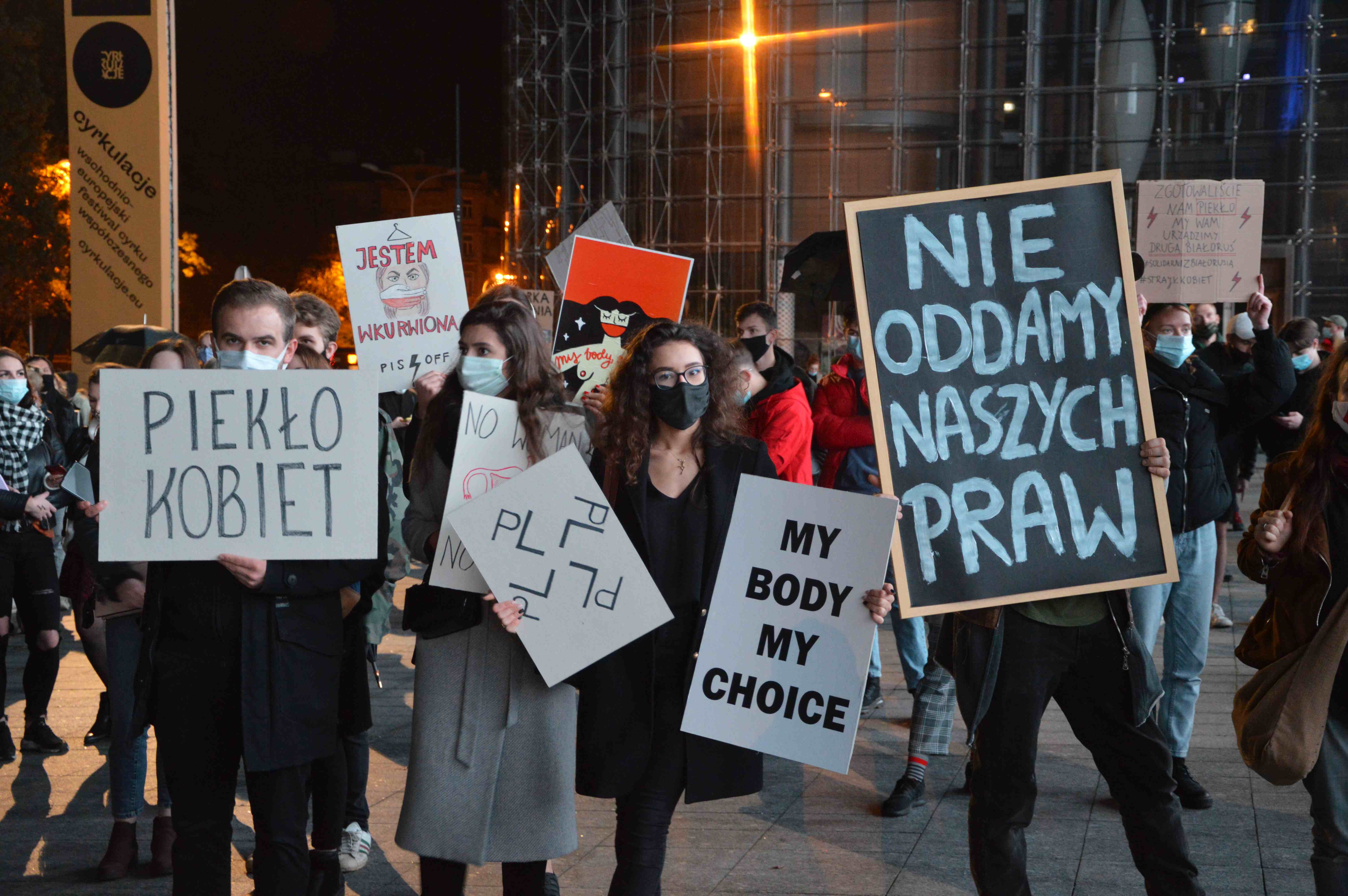 "Strajk Kobiet", "***** ***" i "Moje ciało, mój wybór". Przez Lublin przeszedł kolejny protest przeciwników decyzji Trybunału [GALERIA] - Zdjęcie główne