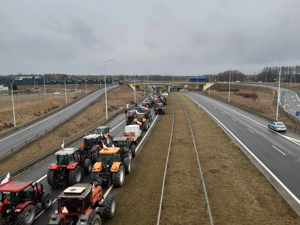 Województwo lubelskie: Rolnicy dalej protestują. Gdzie  kierowcy natrafią na zablokowane drogi? - Zdjęcie główne