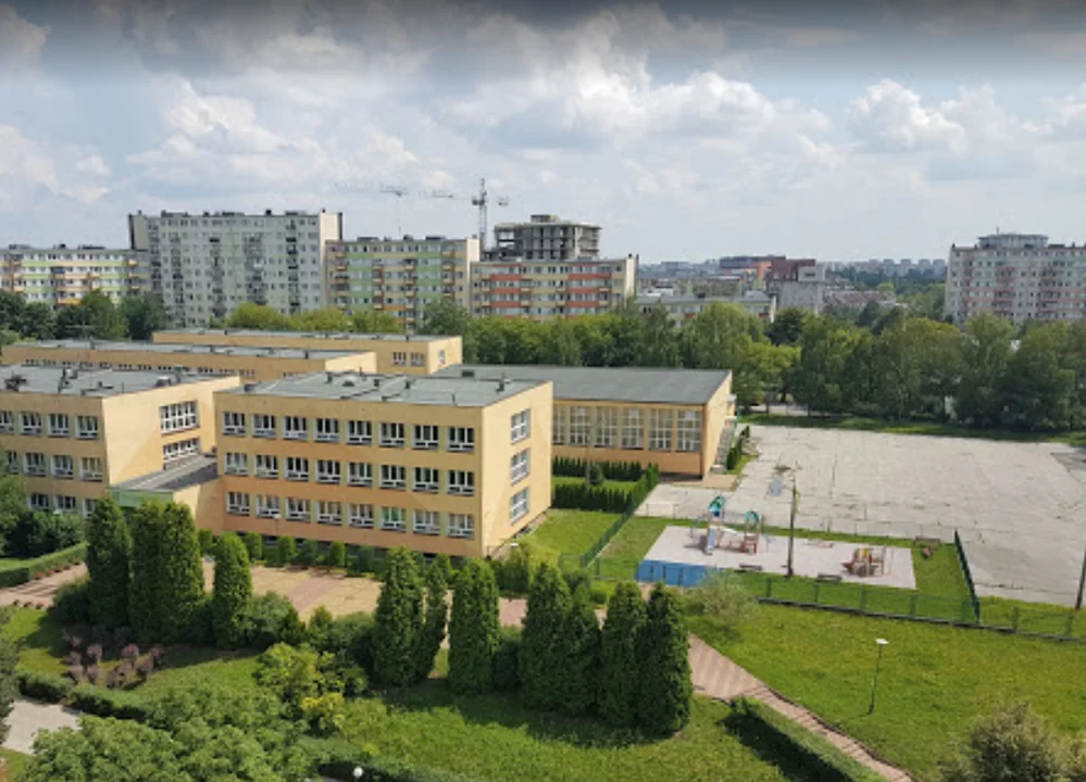 Lublin: Szkoła na Czechowie Południowym doczeka się odbudowy oświetlenia? To prośba jednego z radnych - Zdjęcie główne