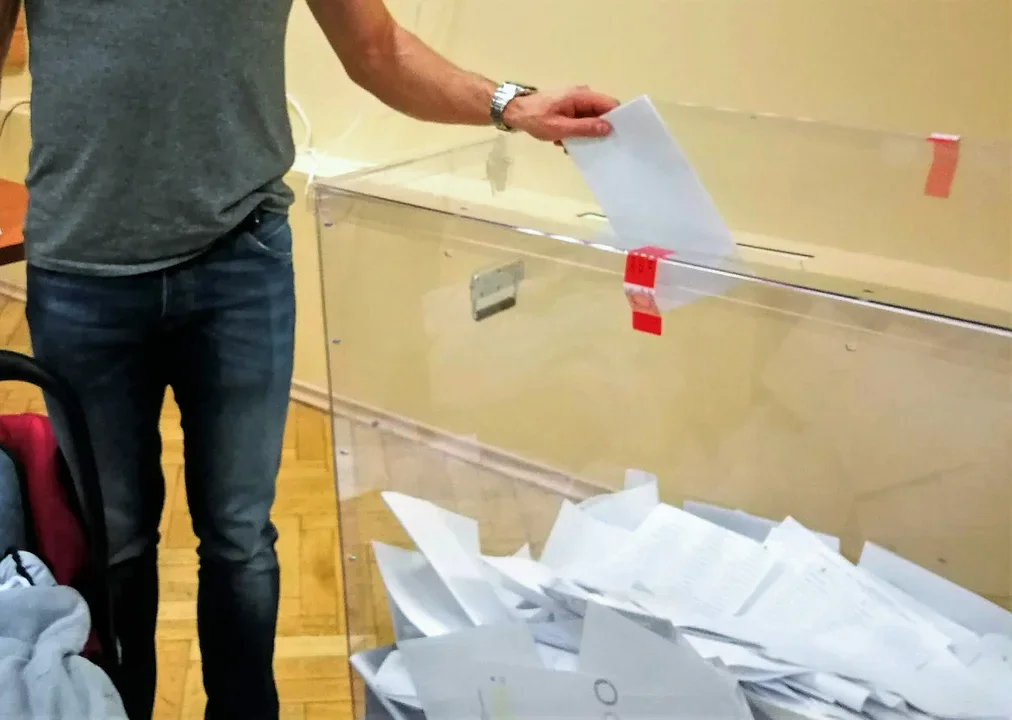 Jak zagłosować w wyborach i nie wziąć udziału w referendum? [PORADNIK] - Zdjęcie główne