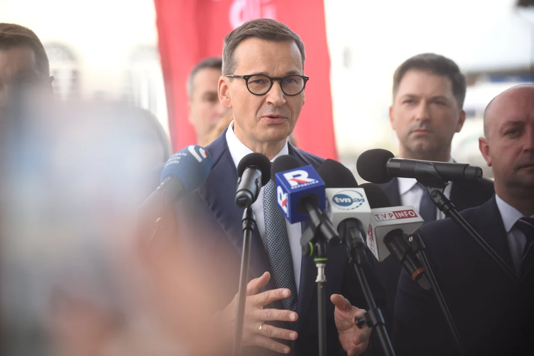 Incydent z osobą o niemieckim akcencie? Mateusz Morawiecki opublikował notkę związaną z lubelskim PKP Cargo - Zdjęcie główne