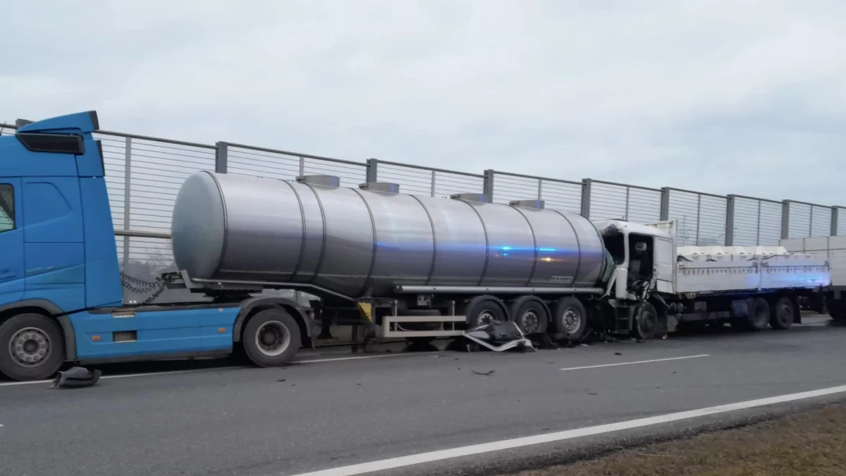 Ciężarówki zderzyły się na obwodnicy Lublina. Jedna osoba ranna - Zdjęcie główne