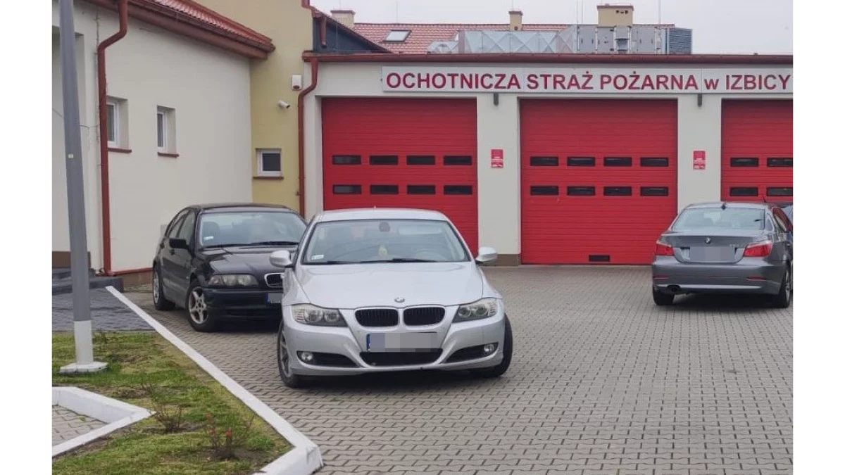 Województwo lubelskie: Trzy BMW zablokowały wyjazd strażakom do pożaru - Zdjęcie główne