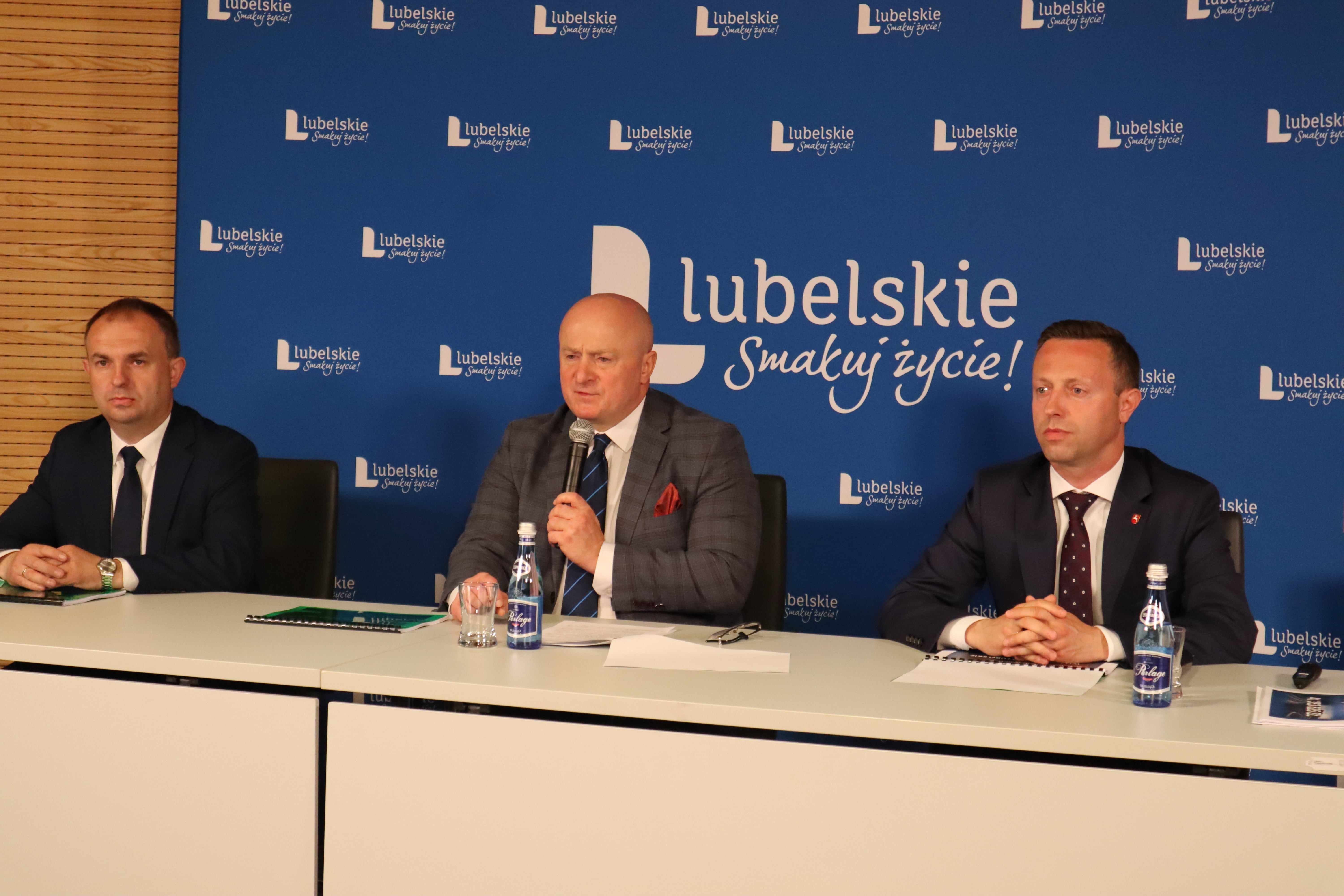 Województwo lubelskie: budują i remontują drogi w regionie. Marszałek i dyrektor ZDW o "ofensywie drogowej"  - Zdjęcie główne