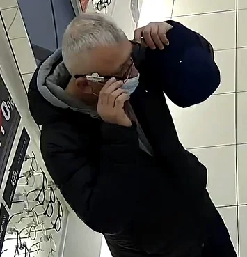 Ukradł okulary w salonie optycznym. Szuka go policja