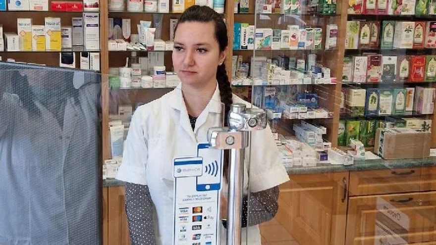 Dowozi leki pacjentom do domu. Farmaceutka Joanna Rodłowska-Goła wyróżniona w plebiscycie “Recepta na dobro” - Zdjęcie główne