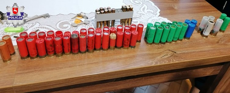 Odpowie za posiadanie nielegalnej amunicji. Lubelscy i łęczyńscy policjanci zabezpieczyli blisko 70 pocisków - Zdjęcie główne