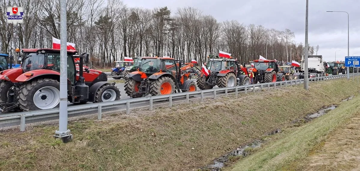 Rolnicy wciąż blokują niektóre drogi na Lubelszczyźnie. Dziś szykuje się też duży protest w Warszawie - Zdjęcie główne