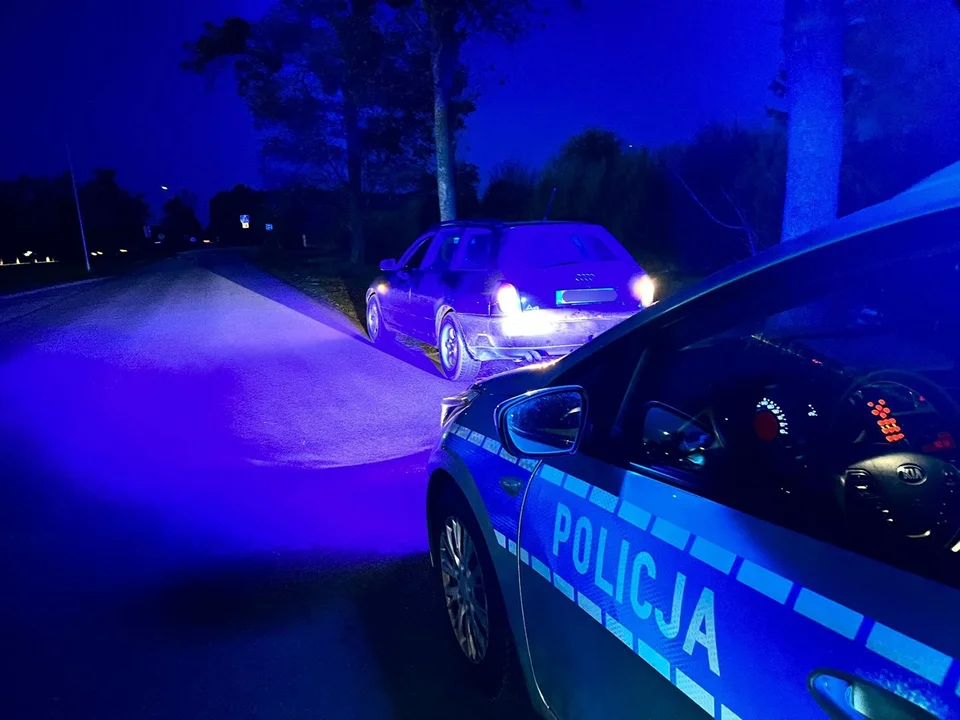 Województwo lubelskie: Policjanci zatrzymali do kontroli auto z powodu żarówki. Kierowca i pasażer mają więcej na sumieniu - Zdjęcie główne
