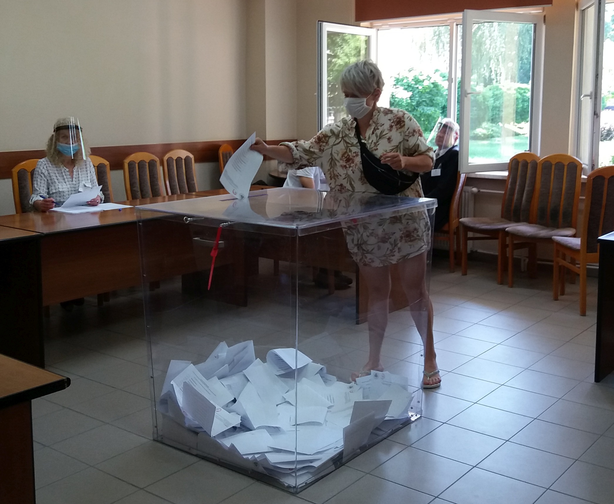 Lublinianie wybierają prezydenta. Frekwencja do godz. 12 - Zdjęcie główne