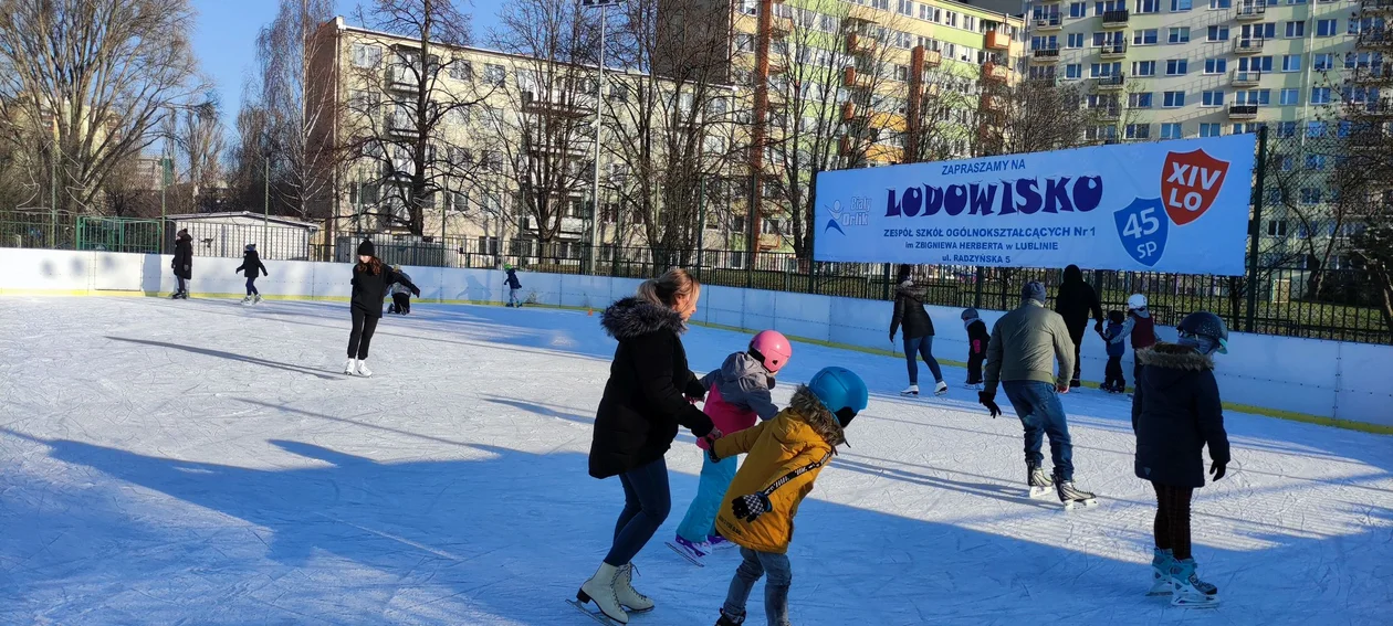 Lublin: Na Czechowie działa bezpłatne lodowisko - Zdjęcie główne