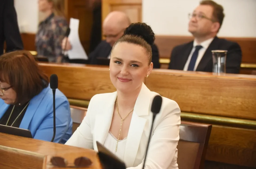 Radna PiS z karabinem wicedyrektorką CSK - Zdjęcie główne