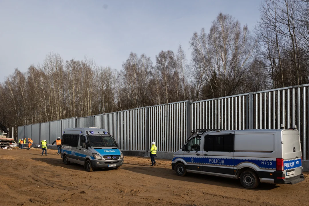 Stan żołnierza ugodzonego nożem przez migranta jest ciężki - Zdjęcie główne