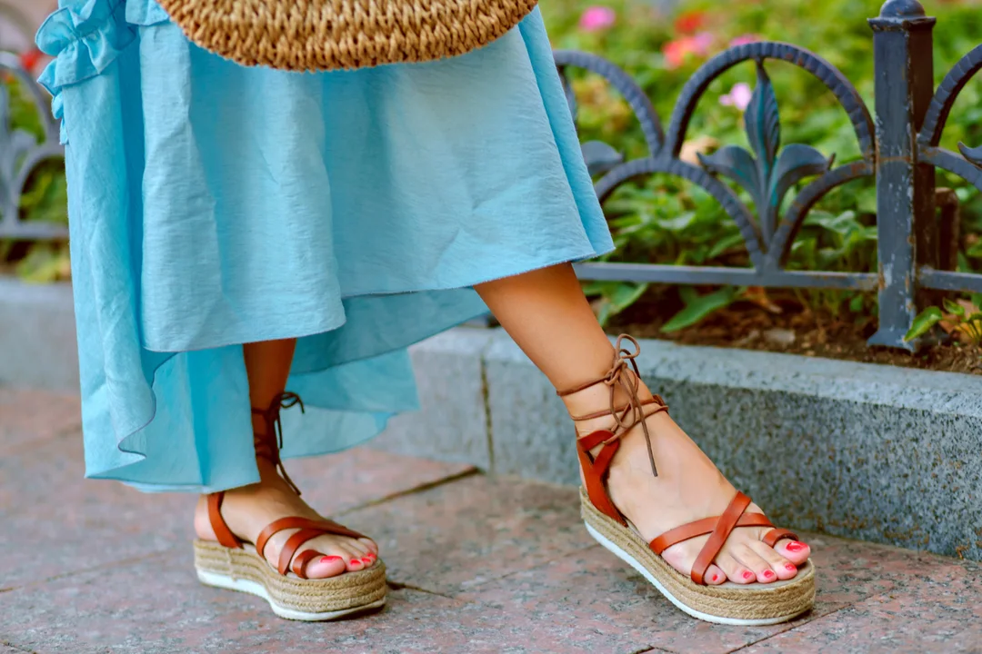 Sandały, które pokochasz – przewodnik po letnich trendach - Zdjęcie główne