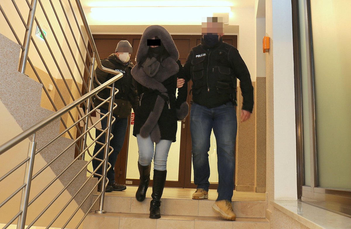 Fałszywa policjantka przed kryminalnymi ukryła się w walizce - Zdjęcie główne