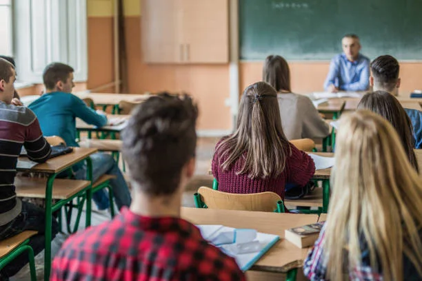 Nowy podręcznik w szkołach wzbudza kontrowersje? Część placówek z Puław z niego nie skorzysta - Zdjęcie główne