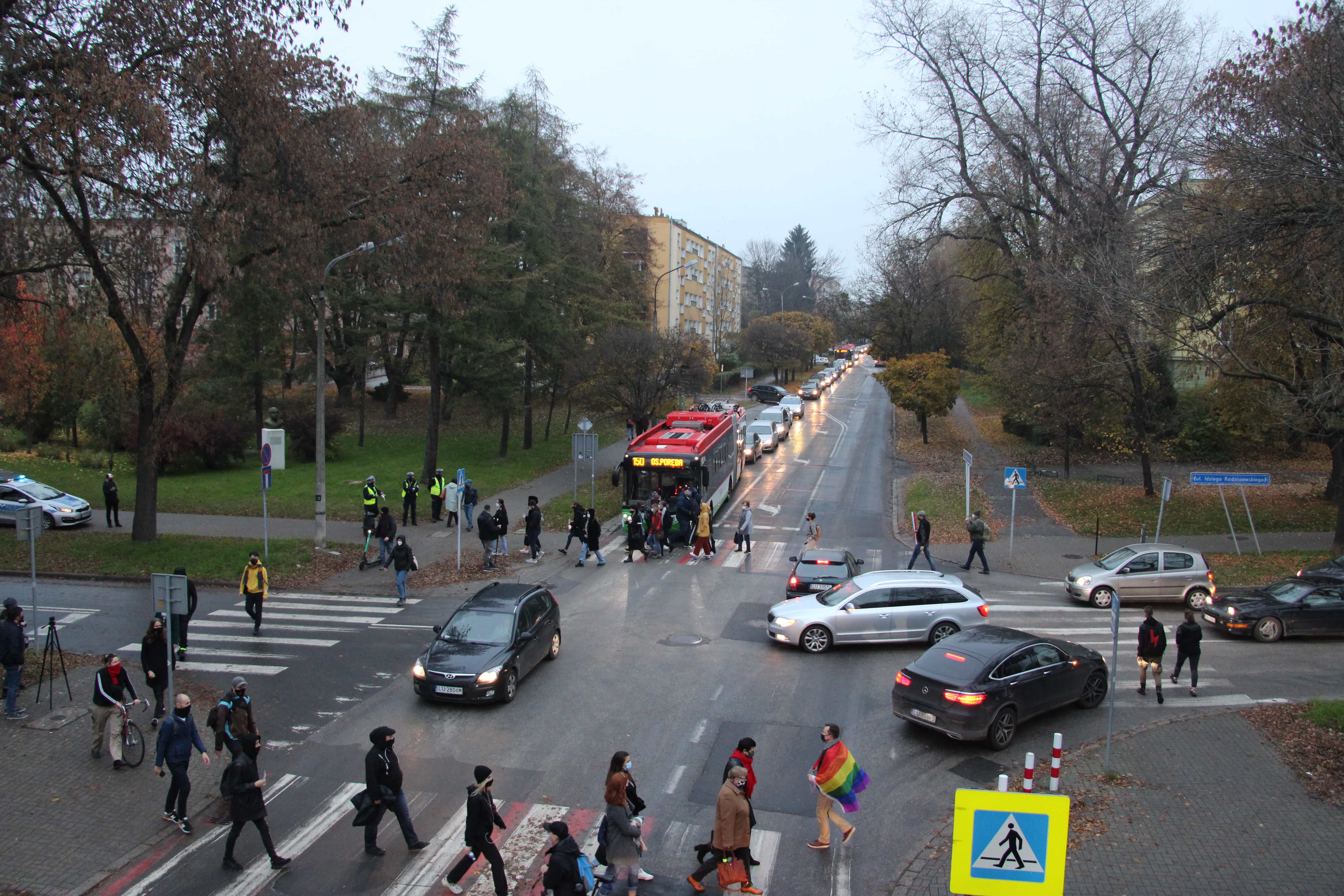 Kolejny dzień Strajku Kobiet w Lublinie. Blokada ruchu drogowego w centrum [GALERIA] - Zdjęcie główne