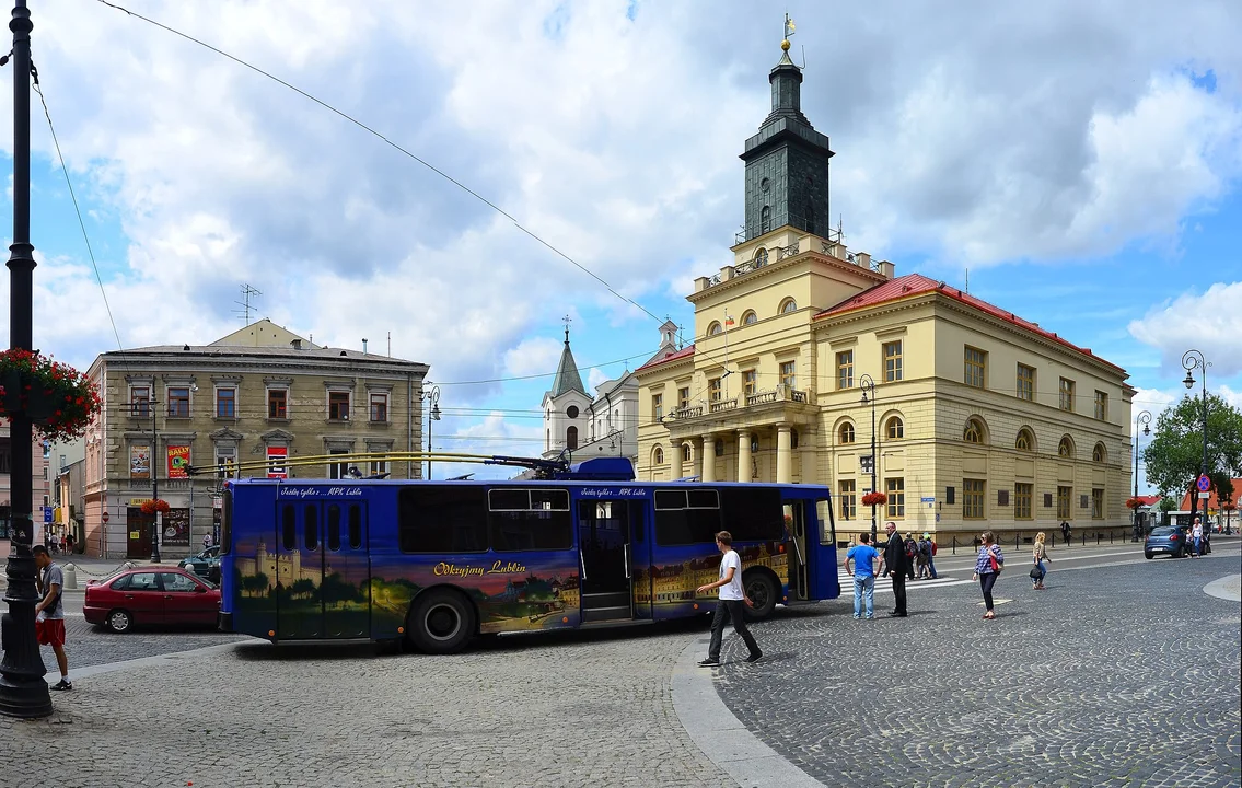 Lublin: Zabytkowe autobusy wróciły na wakacyjne trasy. Tak można zwiedzać miasto - Zdjęcie główne