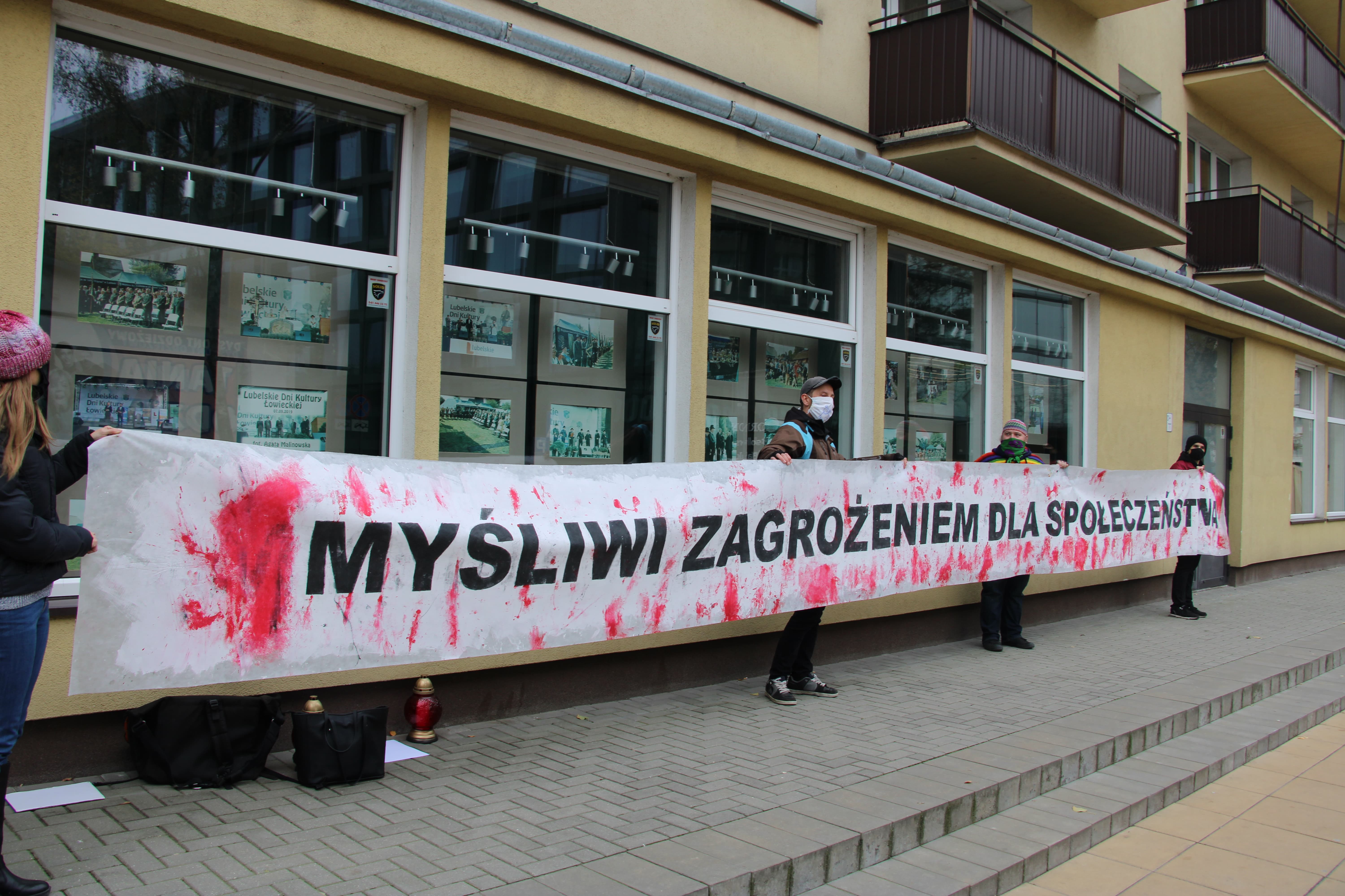 Demonstracja "Myśliwi zagrożeniem dla społeczeństwa" w Lublinie. Odpowiedź na zastrzelenie 16-latka przez myśliwego - Zdjęcie główne