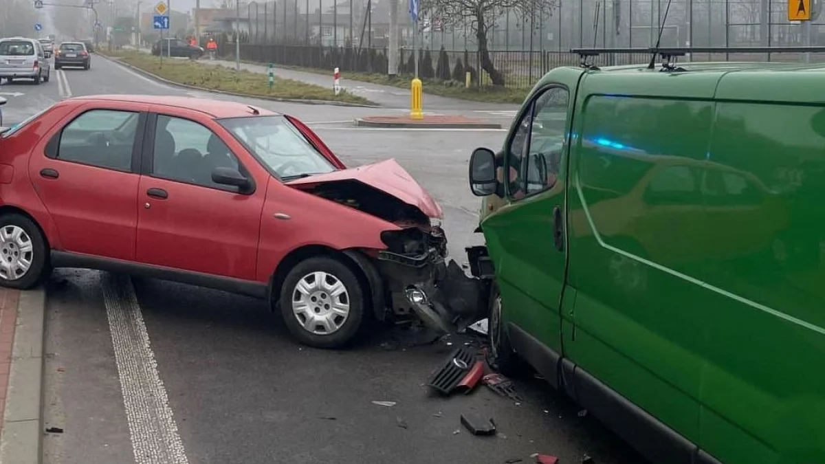 Lubelskie. Zderzenie trzech pojazdów na DK-74 - Zdjęcie główne