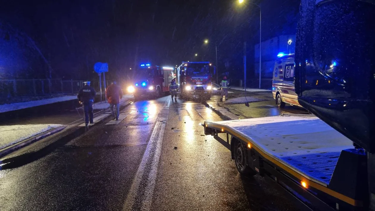 Województwo lubelskie: Auto-laweta potrąciła dwie 14-latki. Trafiły do szpitala w Lublinie - Zdjęcie główne