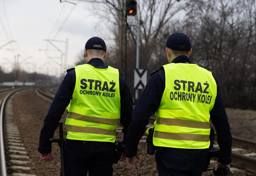 Samowolnie opuściła szpital psychiatryczny. Znaleźli ją na torach - Zdjęcie główne