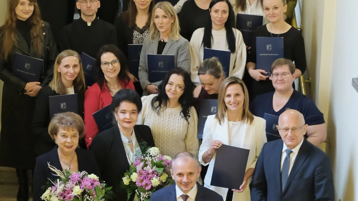 Lublin: Ponad 20 nauczycieli awansowało. Odebrali akty nadania stopnia - Zdjęcie główne