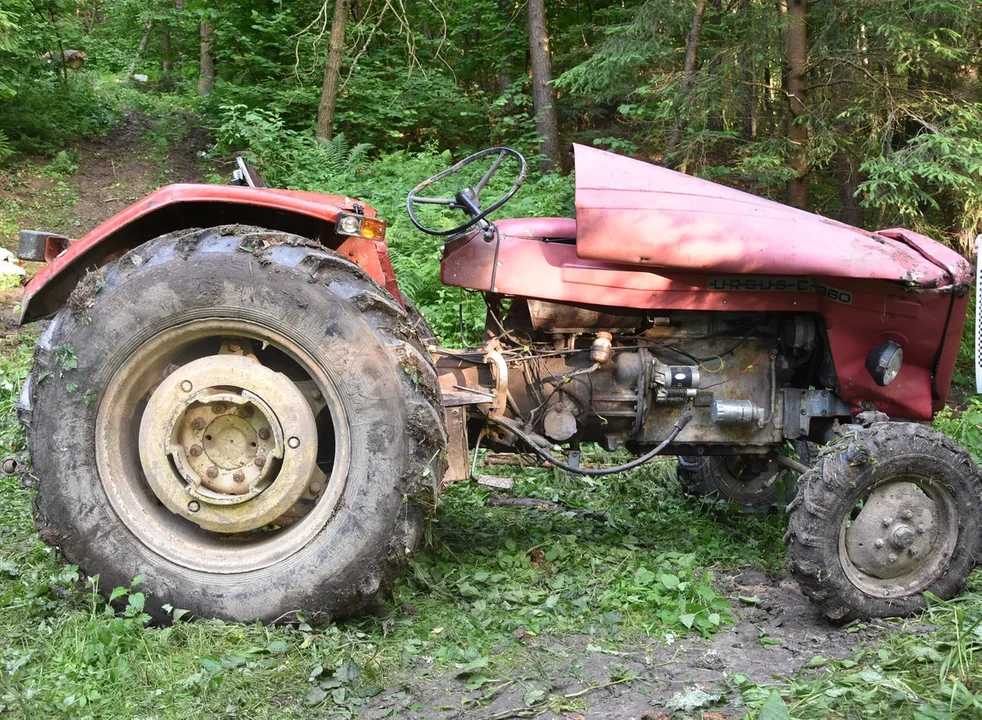 Województwo lubelskie: Ciągnik rolniczy przygniótł mężczyznę. Zginął na miejscu - Zdjęcie główne