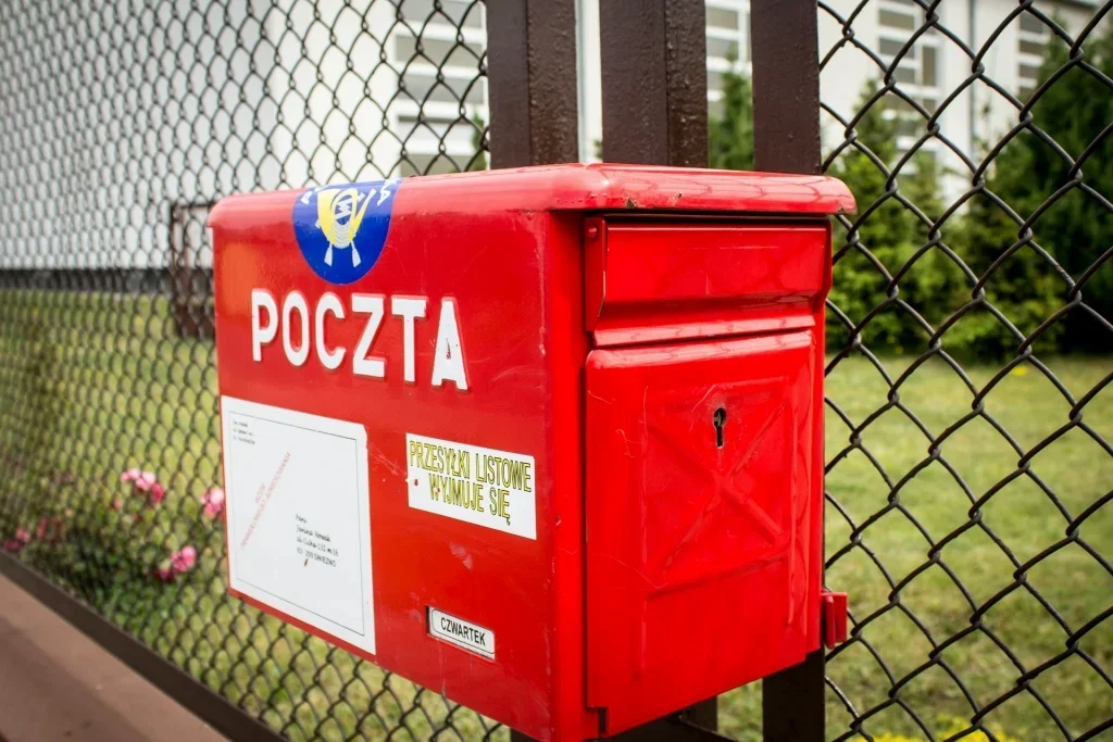 Najstarsze polskie przedsiębiorstwo może upaść. 60 tys. pracowników poczty na bruk? - Zdjęcie główne