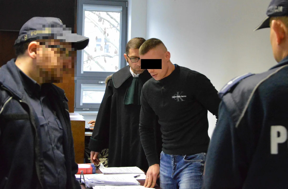 Lublin: Jest oskarżony o usiłowanie zabójstwa policjanta. "Kupiłem broń od kolegi, a w sumie dostałem ją za dług" [ZDJĘCIA] - Zdjęcie główne